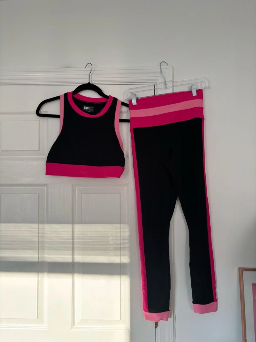 Beach Riot Gwen Colorblock Active Set Pink Black Size M Sports Bra Leggings
